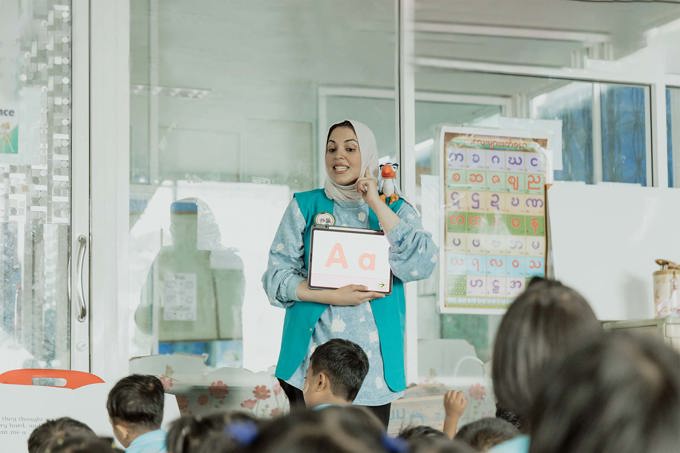 Understand the Standards for Creative Teaching: American University in Dubai M.Ed. Candidate Wins Khalifa Educational Award in the UAE