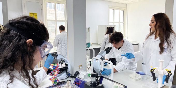 The American University in Dubai launches a Bachelor in Science in Biology (Pre-med)